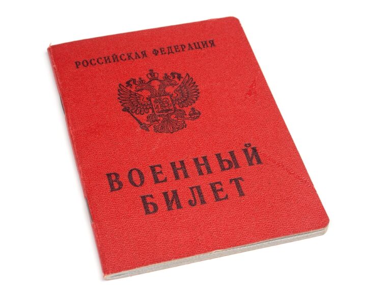 Надо сообщать в военкомат об отсутствии военных билетов у работников